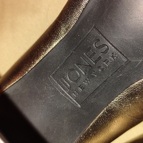 JONES New York "Cali" Champagne Gold Leather Pumps Size 8 1/2 - Picture 8 of 11